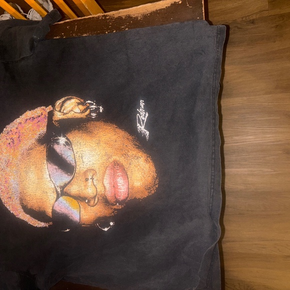 Graphic T-shirt - Picture 1 of 1
